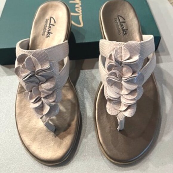 Clarks White Leather 'Dusk Azore' Slip Sandals-7M-NWT - Picture 1 of 7